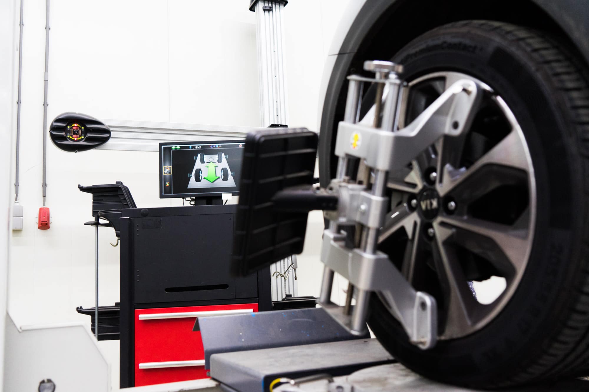 Auto uitlijnen bij Autoschade Helmond Helmond autoschade